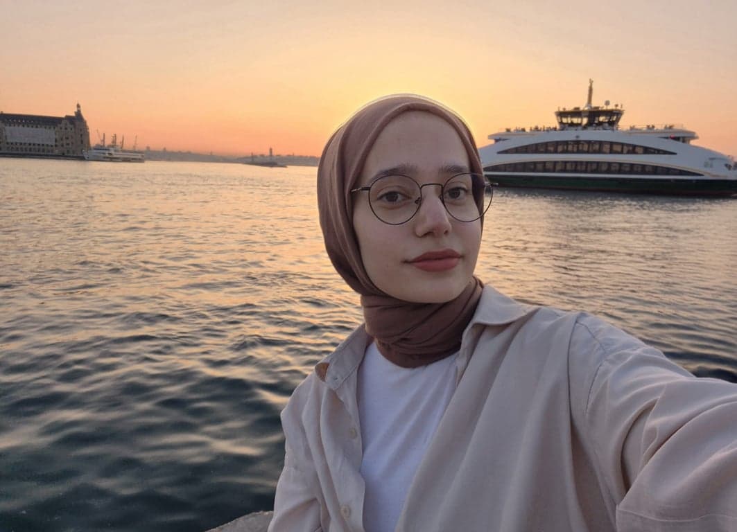 Ebru C. mezun öğrenci başarı görseli